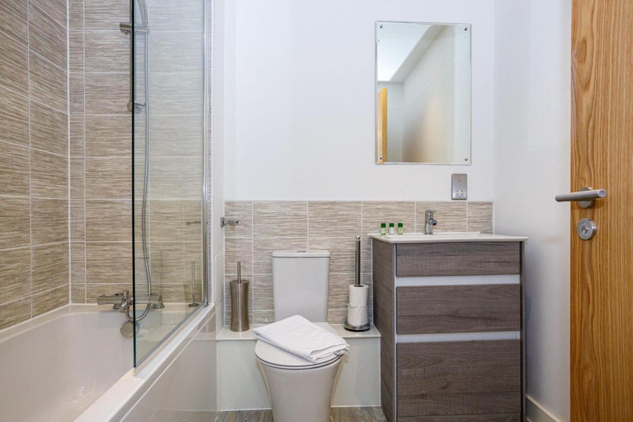 Contemporary 2 Bedroom Duplex In Salford แมนเชสเตอร์ ภายนอก รูปภาพ